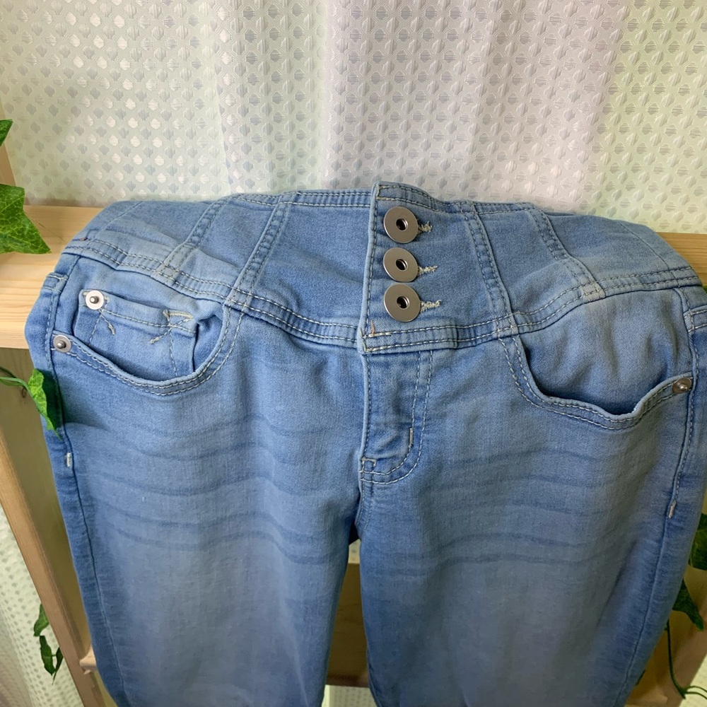 High rise, light jeans - Picture 3 of 4